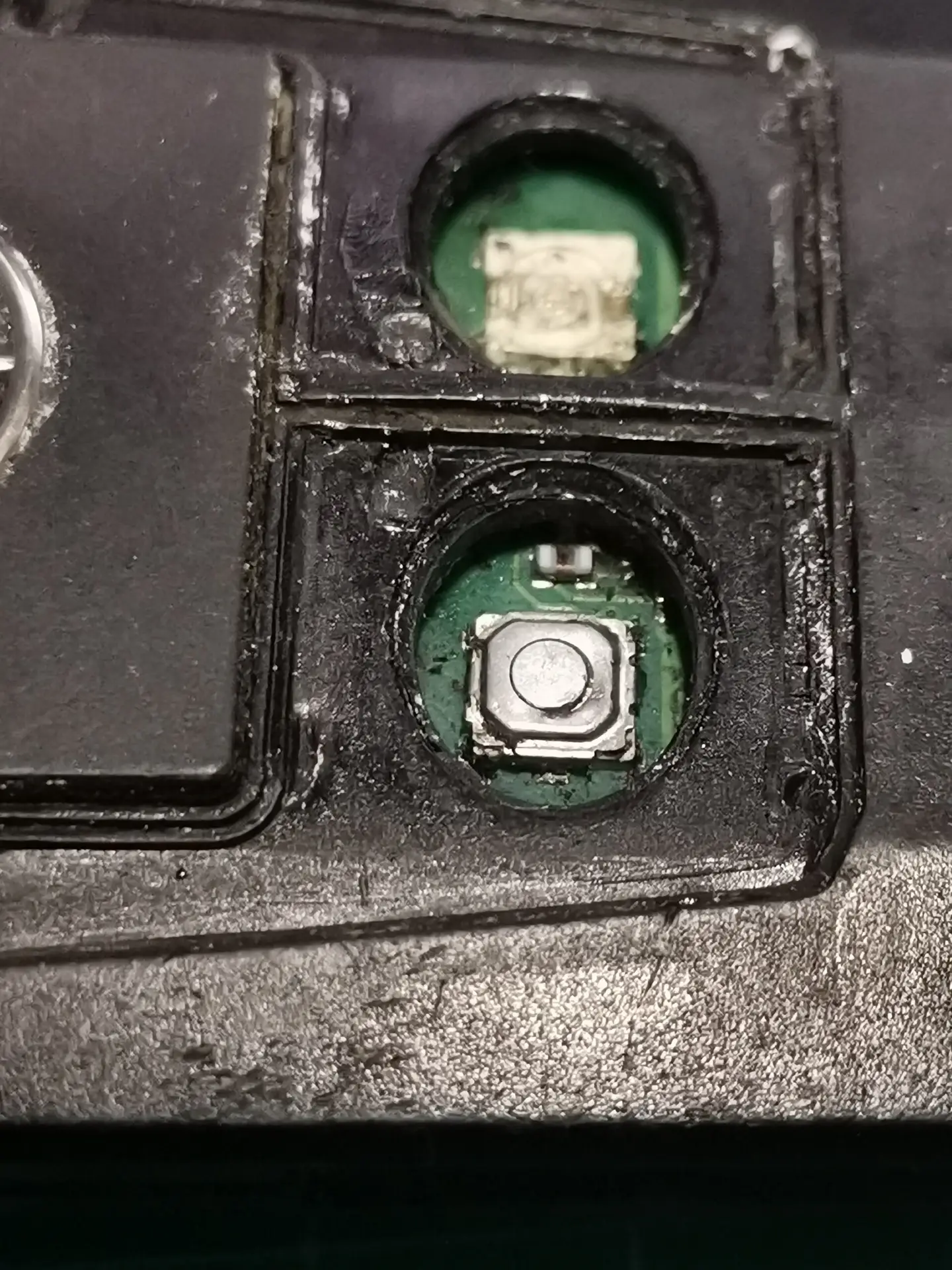 Drugi obrazProfesjonalna Wymiana Mikrostyku (Tact Switch SMD) w Pilocie Mercedes-Benz Actros MP4 / Arocs / Setra – Usługa Naprawy